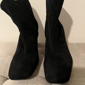 Chic Black Heeled Boots for Women